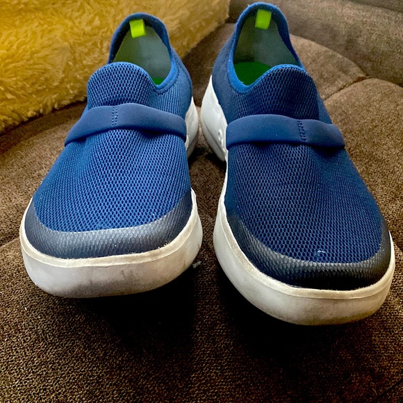 OOFOS Women’s sneaker size 9.5 - Picture 1 of 7